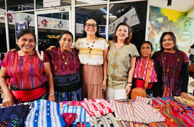 Cobach abre sus puertas a artesanas de la región alta de Chiapas