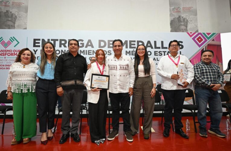 Docente y estudiantes y del Cobach, condecorados con premios estatales de investigación