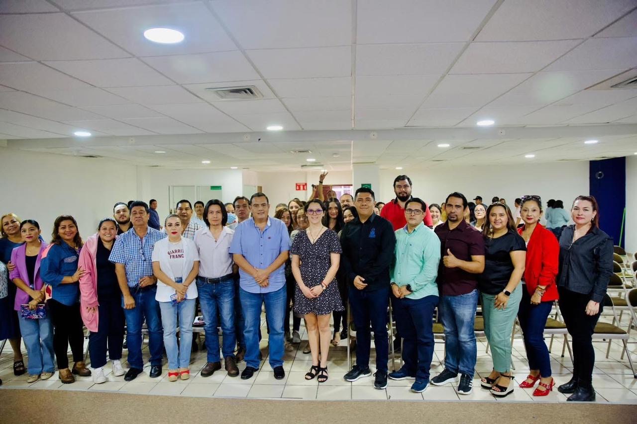 Personal de oficinas centrales participa en jornada de reflexión para promover un entorno laboral sostenible.